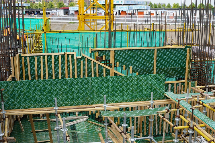 建筑模板選型指南：塑面/覆塑模板在現代化工程中的效能解析